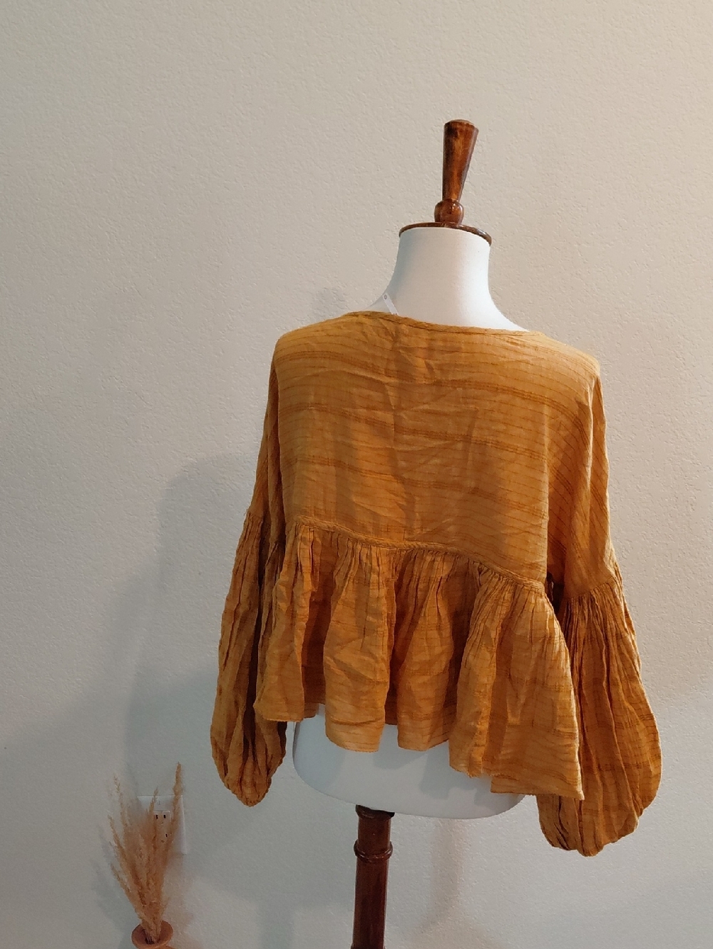 Free Peoppe Bell Sleeve Crop Top - Picture 5 of 7